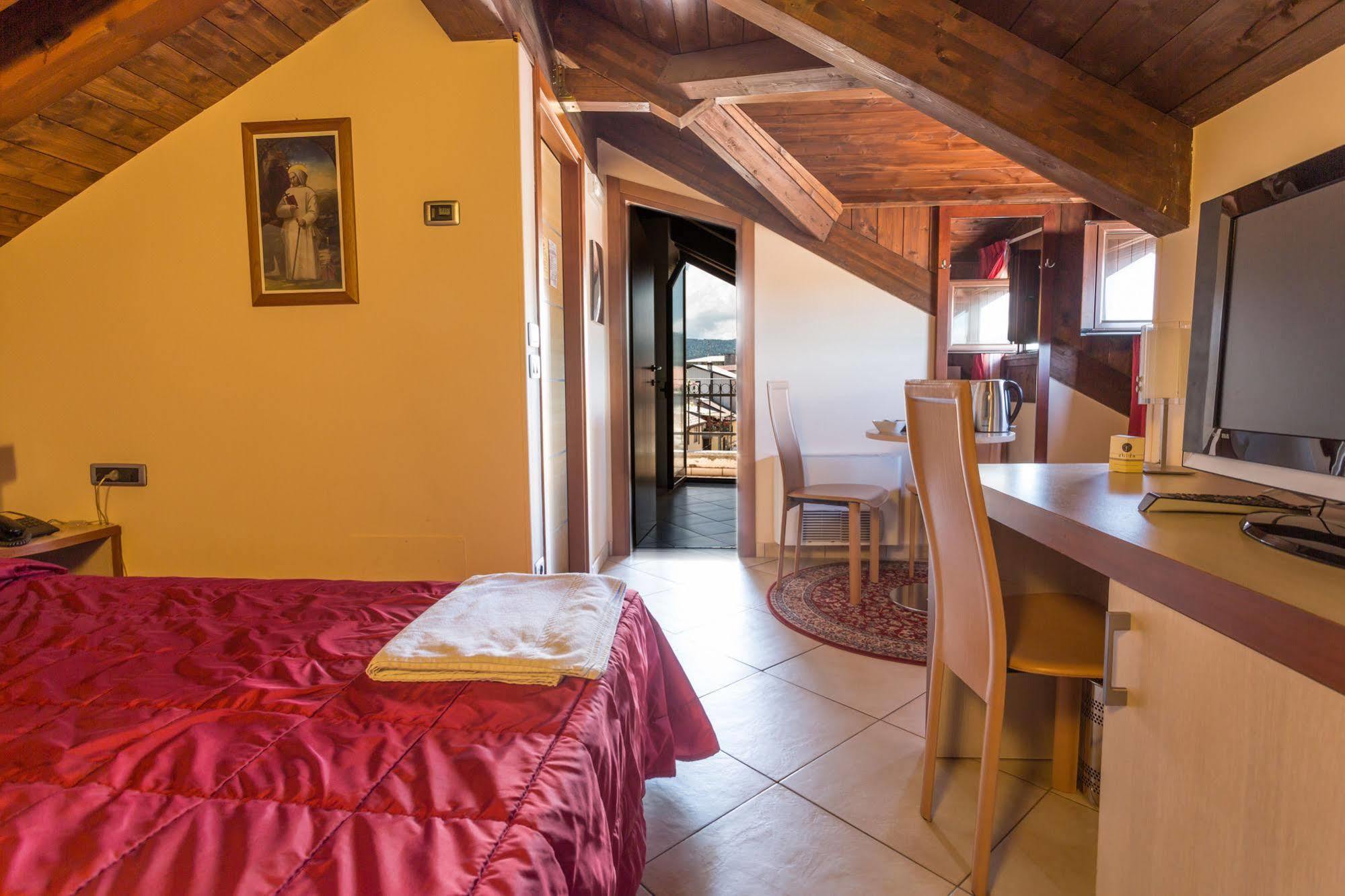 Hotel Conte Ruggero แซร์รา ซาน บรูโน ภายนอก รูปภาพ