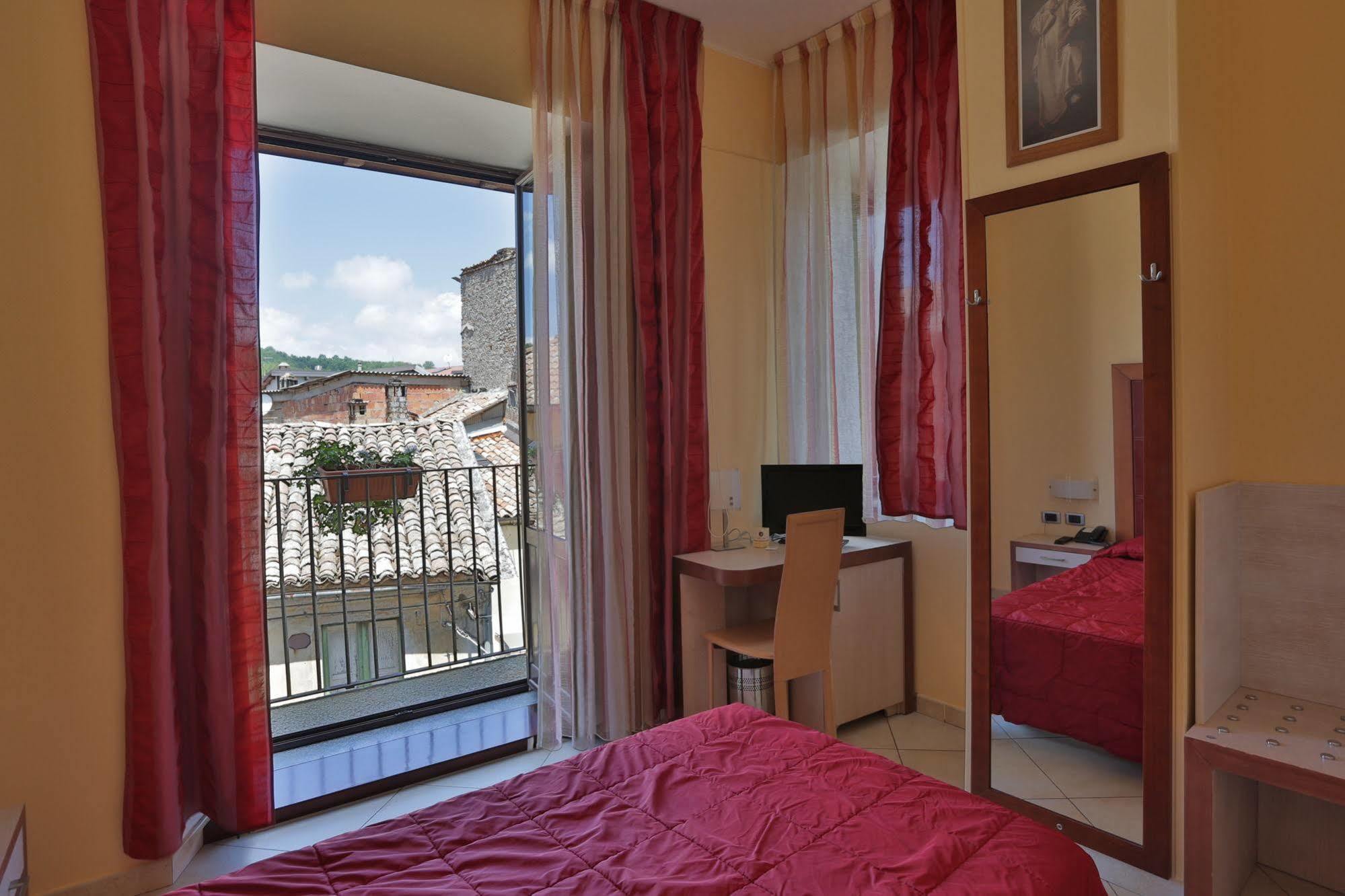 Hotel Conte Ruggero แซร์รา ซาน บรูโน ภายนอก รูปภาพ
