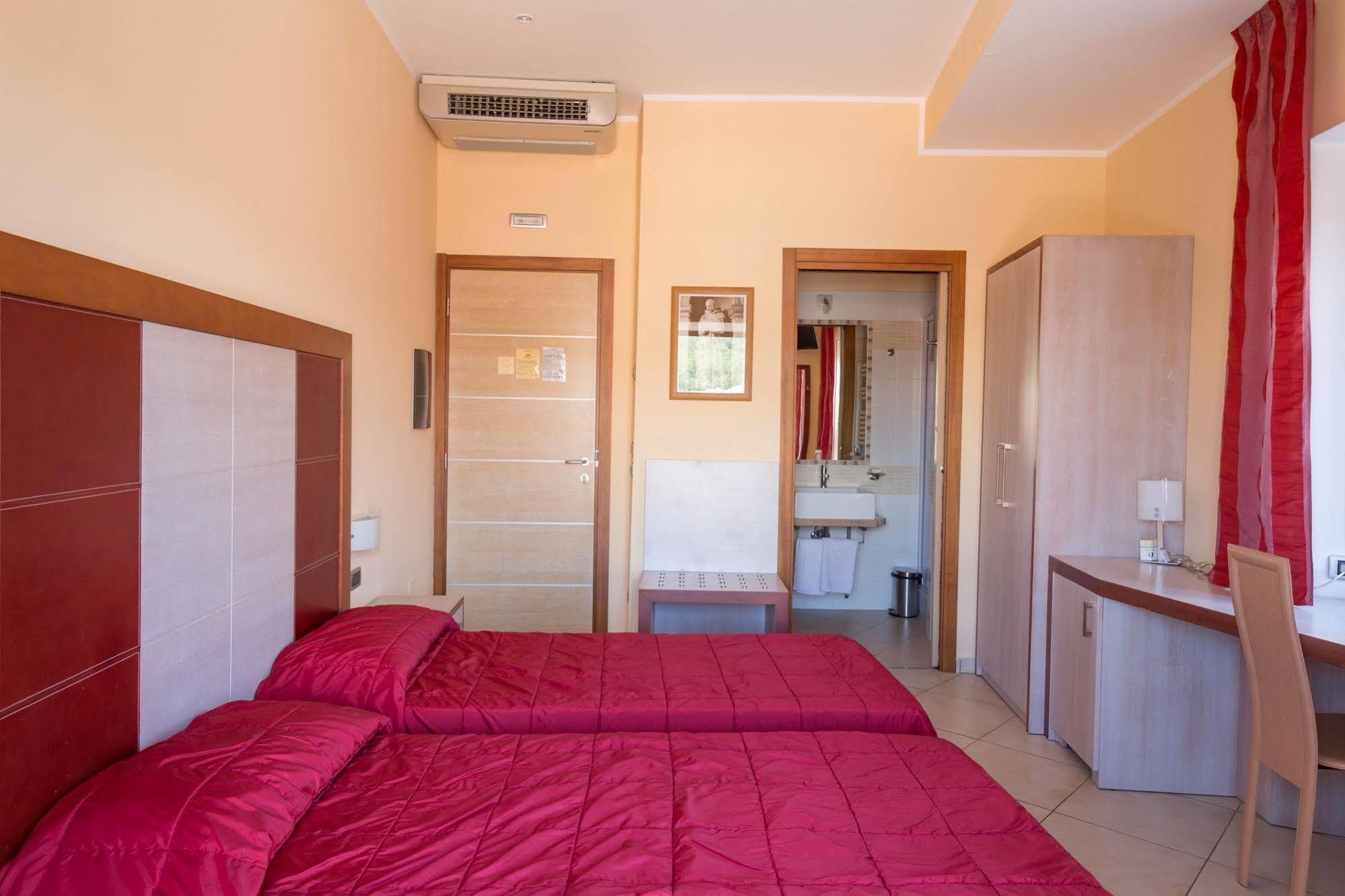 Hotel Conte Ruggero แซร์รา ซาน บรูโน ภายนอก รูปภาพ